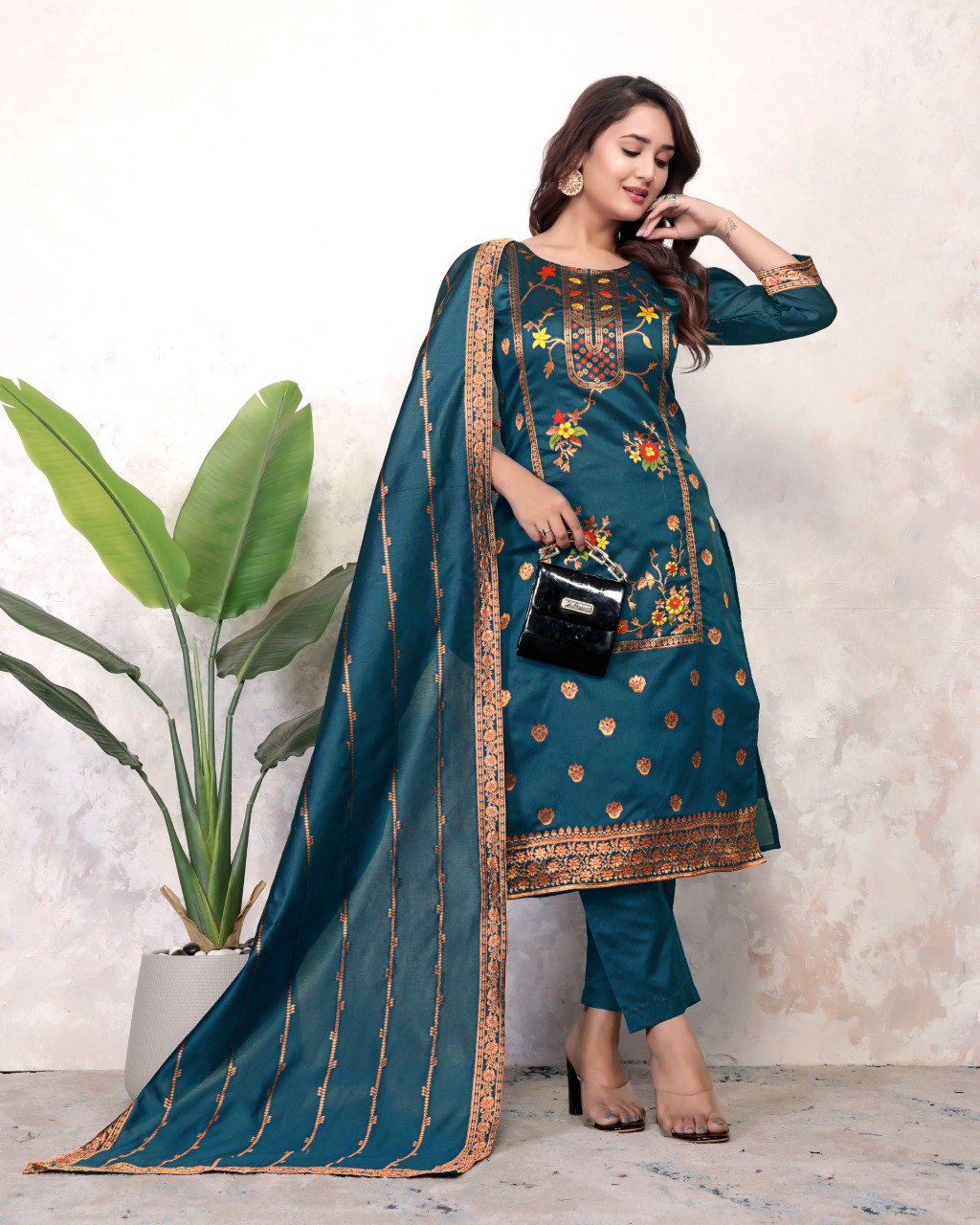 Introducing New Kurti Dupatta & Bottom Set πβ¨